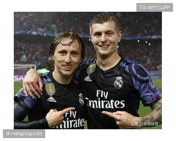 在控球体系下莫德里奇与克罗斯传球分散趋势对立