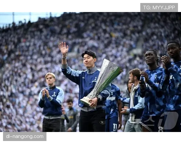 孙兴慜比赛结束拎着几万块的包，普通人买菜都得算半天账了吧？