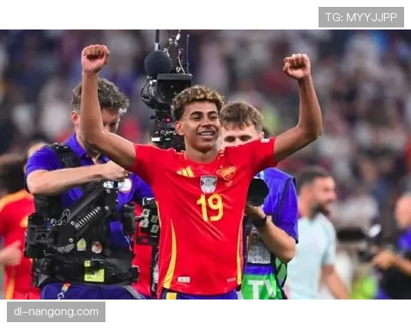 居莱尔与亚马尔国家队生涯中的技术特点与战术适配性差异分析