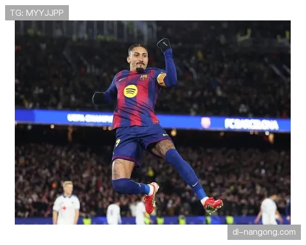 拉菲尼亚训练完顺手买了辆限量超跑，这日子过得跟演偶像剧似的