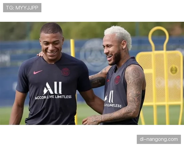 姆巴佩与内马尔关系破裂？场内外互动与战术地位冲突分析