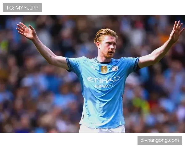 德布劳内加速直塞撕裂防线，本赛季中场组织角色跃升促进曼城进攻趋势