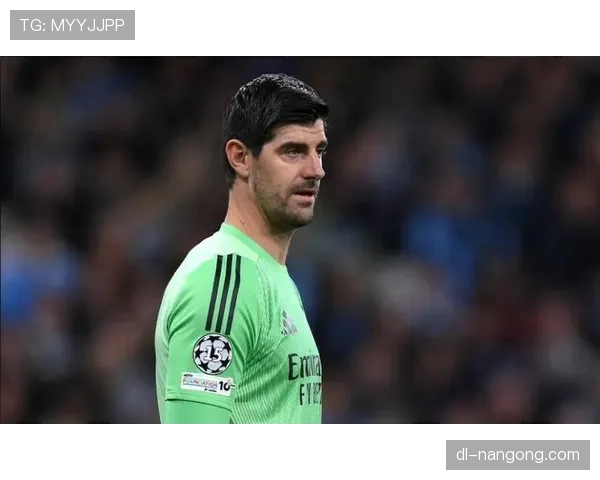 库尔图瓦高位逼抢压制对手边锋显著提升皇马近期防守稳定性